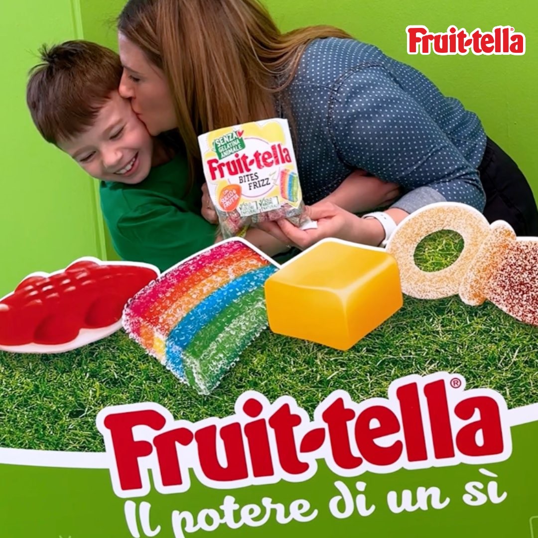 Una mamma influencer e suo figlio partecipano alle attività di gioco offerte da Fruittella alla fiera Seridò